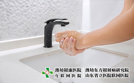 摄图网_501356052_男性卫生间洗手（企业商用）